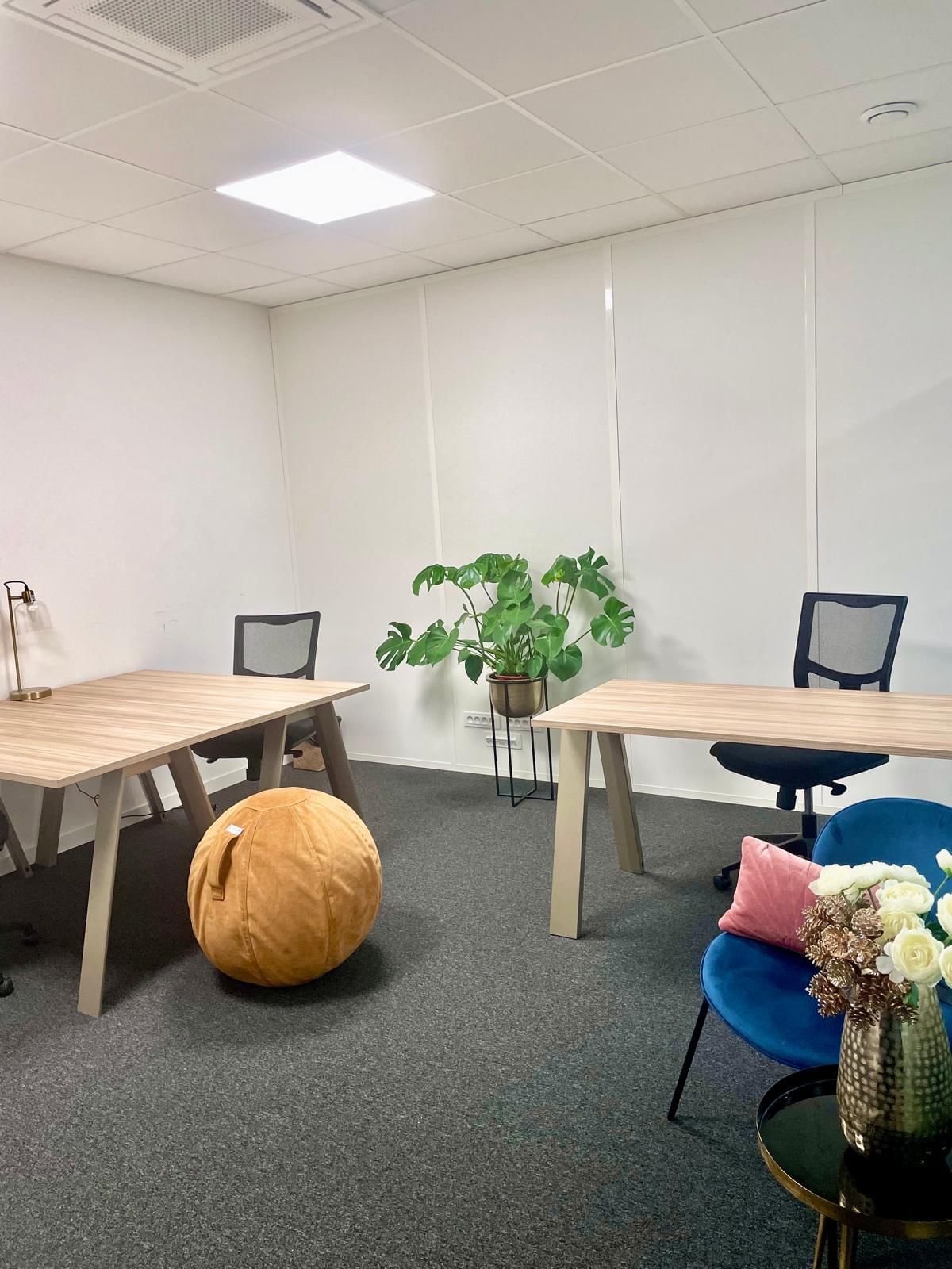 B07- Bureau privatif éco 4 postes — B'Coworker Angers Trélazé, Angers