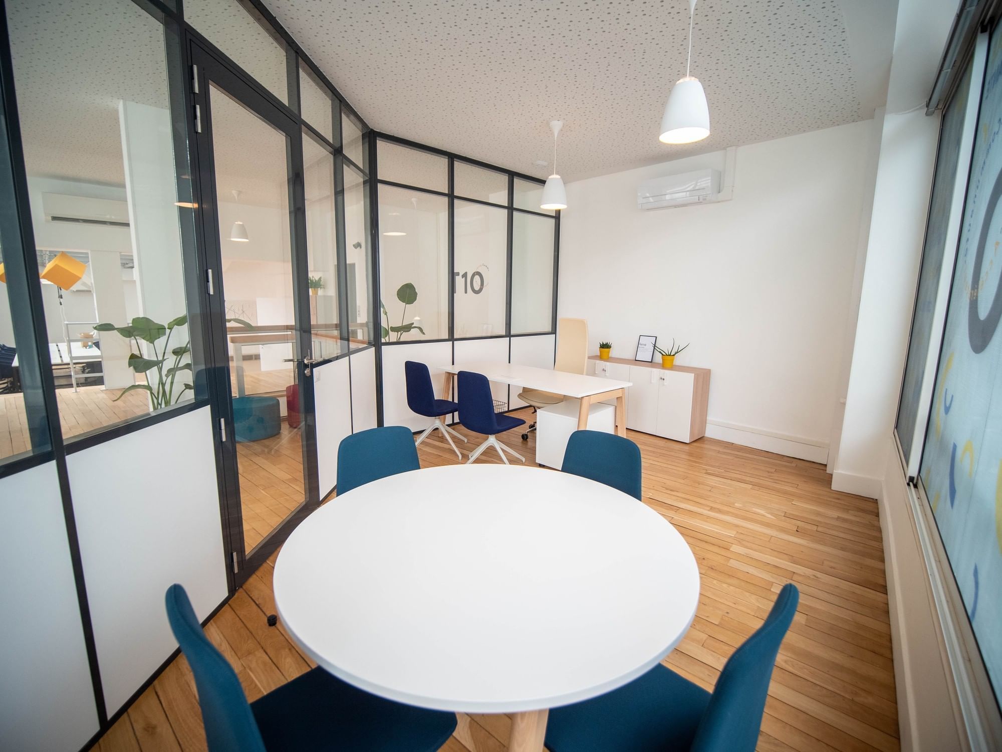 Salle de réunion 6 personnes — T10, Auxerre