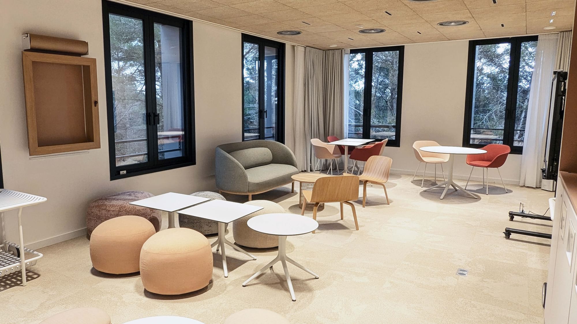 Salle de réunion Or — Newton Offices Sophia Antipolis, Sophia Antipolis