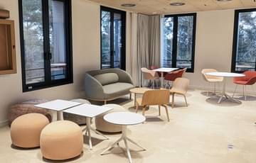 Salle de réunion Or — Newton Offices Sophia Antipolis, Sophia Antipolis