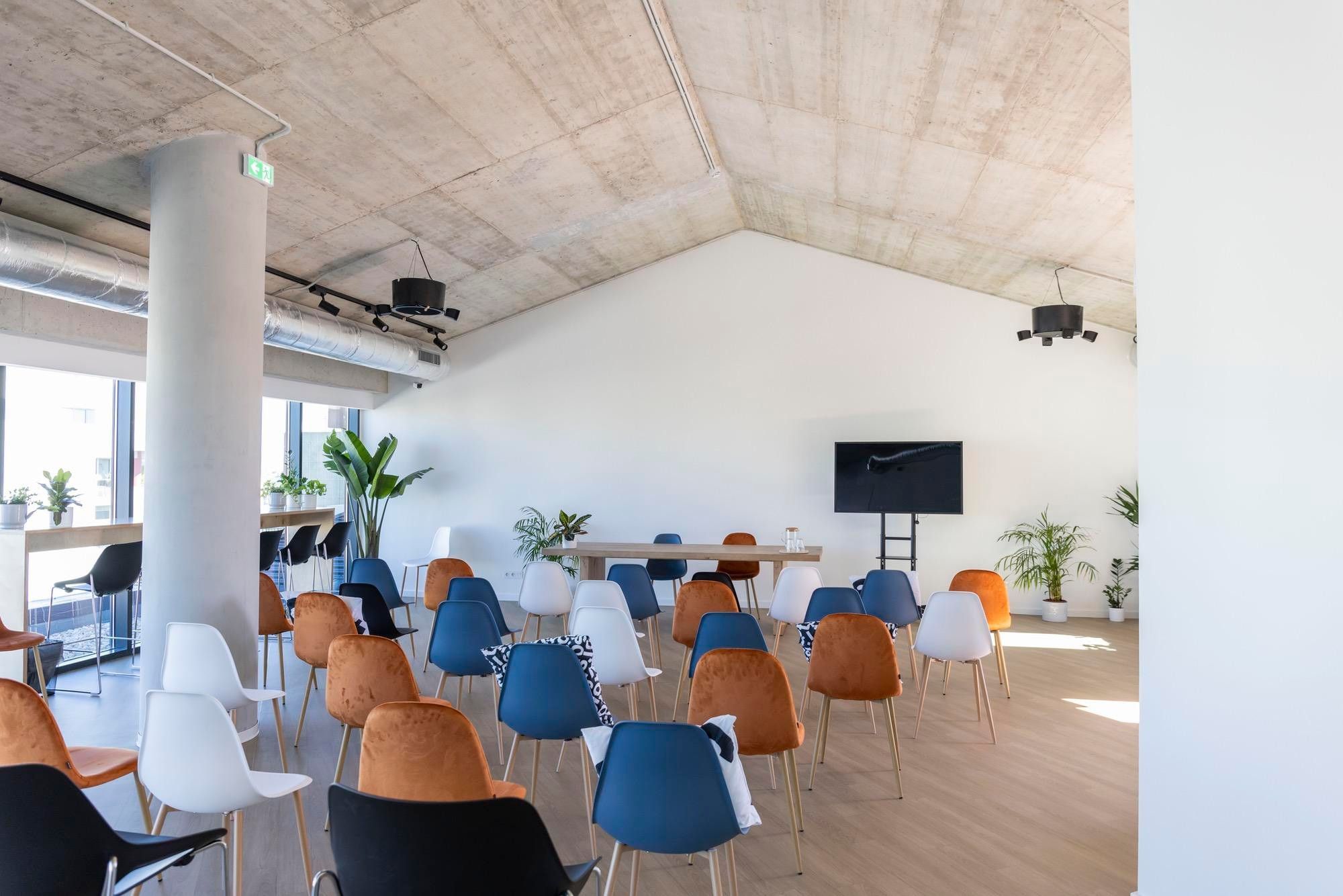 Meeting room 2 - 12 pax — Sitio Work Gaia, Matosinhos