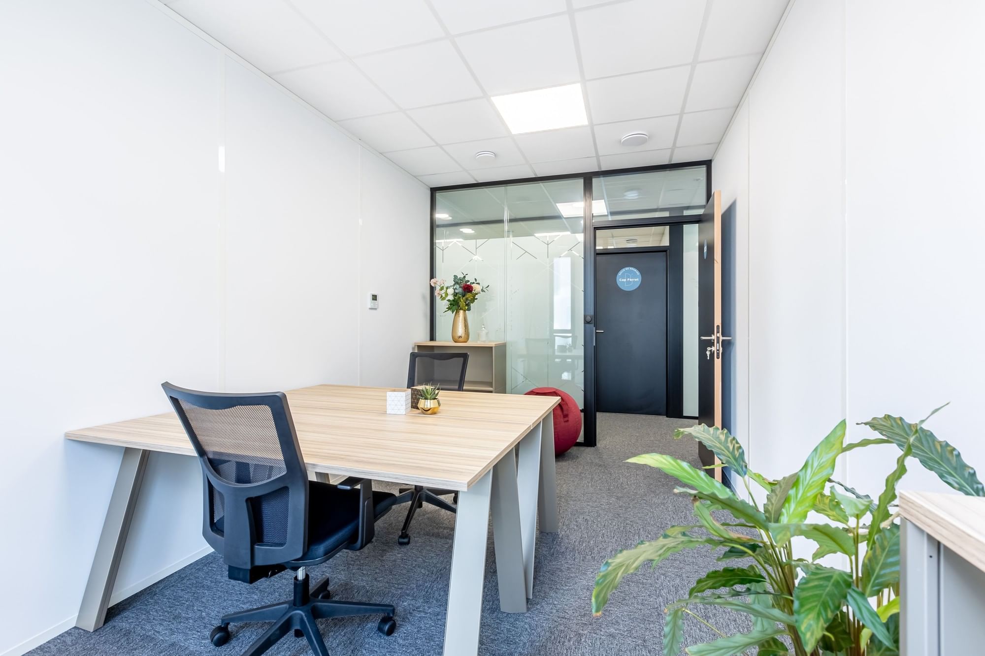 B17- Bureau économique standard 2 postes — B'Coworker Angers Trélazé, Angers