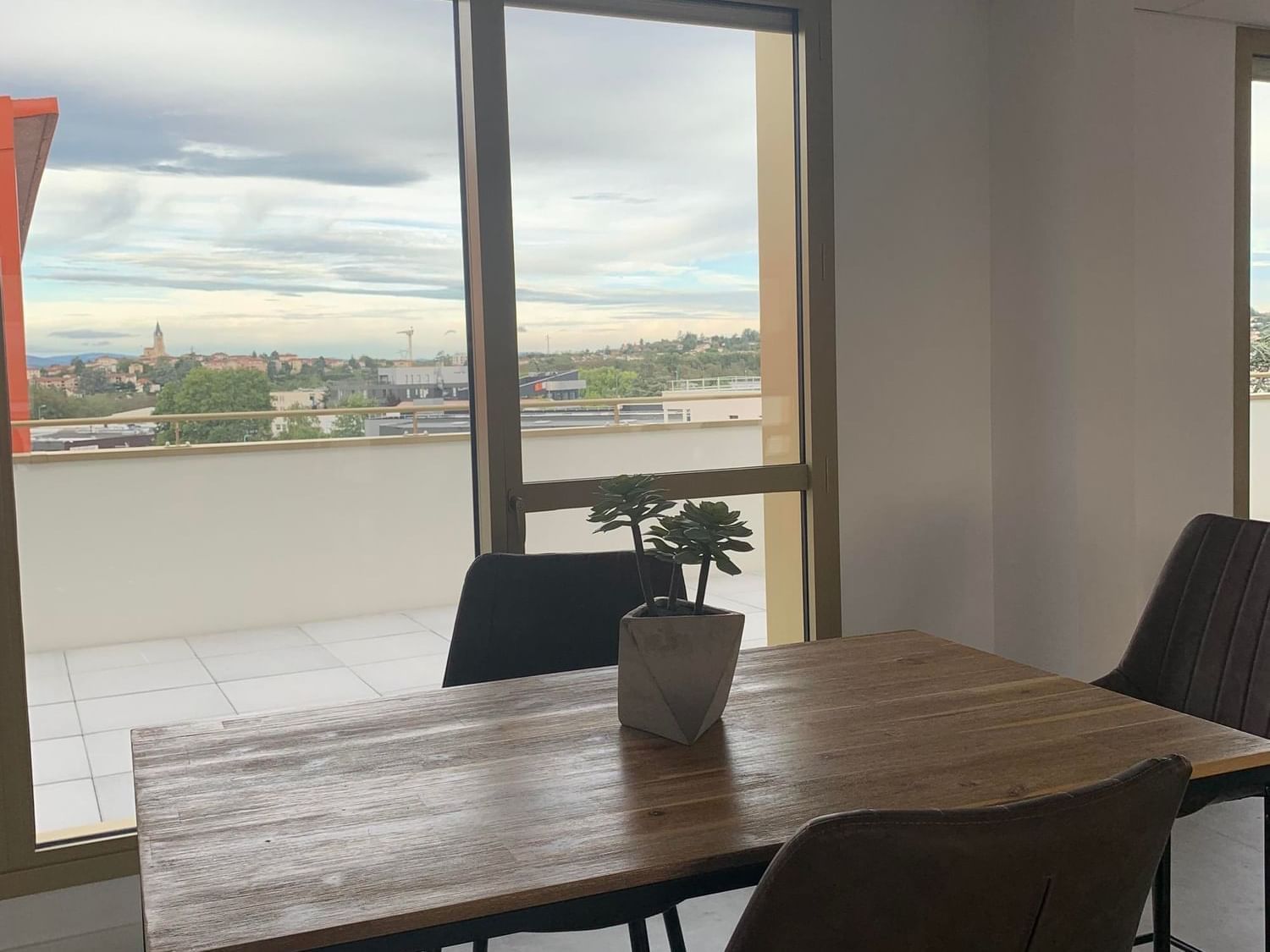 Bureau privatif 2 personnes — Bureaux & Co Dardilly, Dardilly
