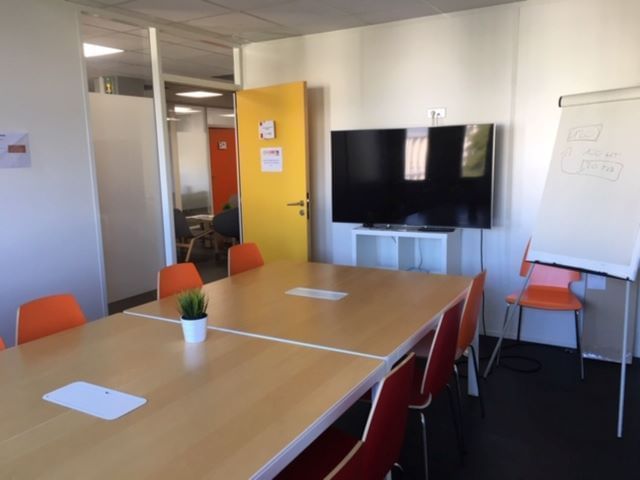 Salle de réunion de 4 à 6 personnes — Cowork'in Aix, Salon-de-Provence