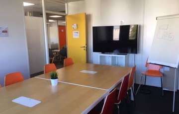 Salle de réunion de 4 à 6 personnes — Cowork'in Aix, Salon-de-Provence