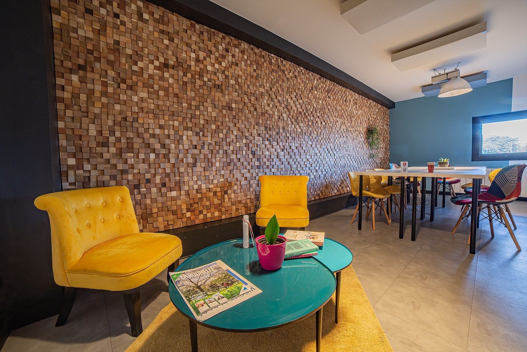 Salle de 4 à 6 personnes — Le 9 Coworking, La Rochelle