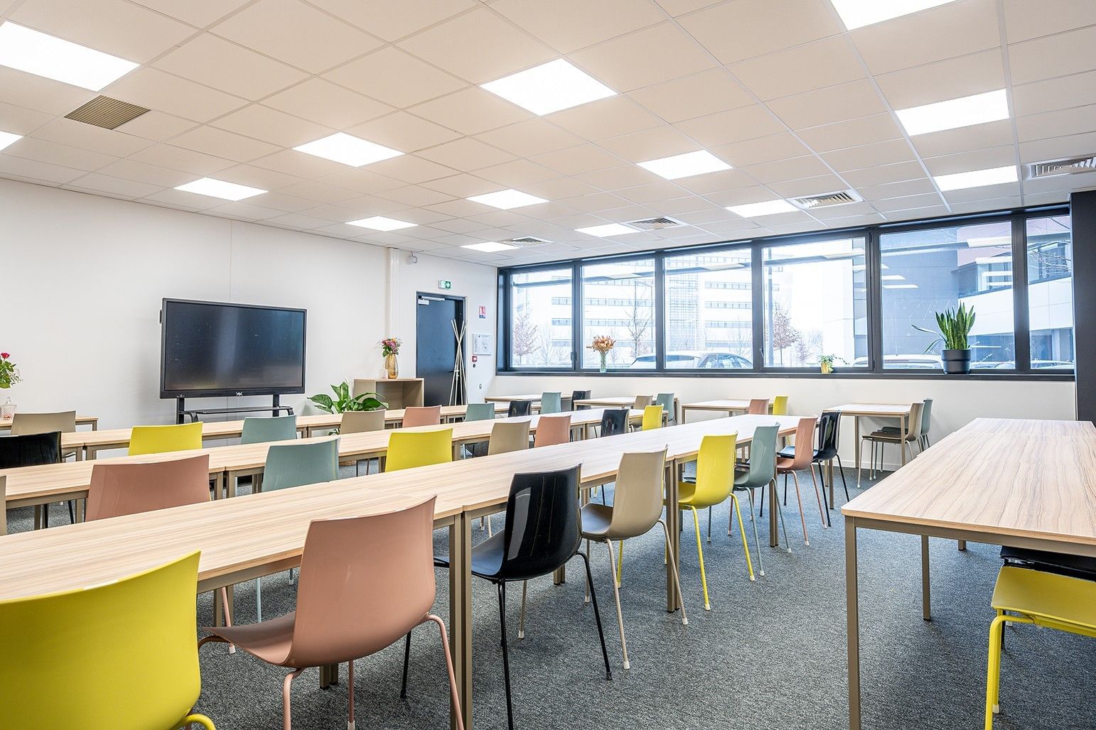 Salle Dijon - 6 personnes (19 m2) — B'CoWorker Strasbourg Schiltigheim, Schiltigheim