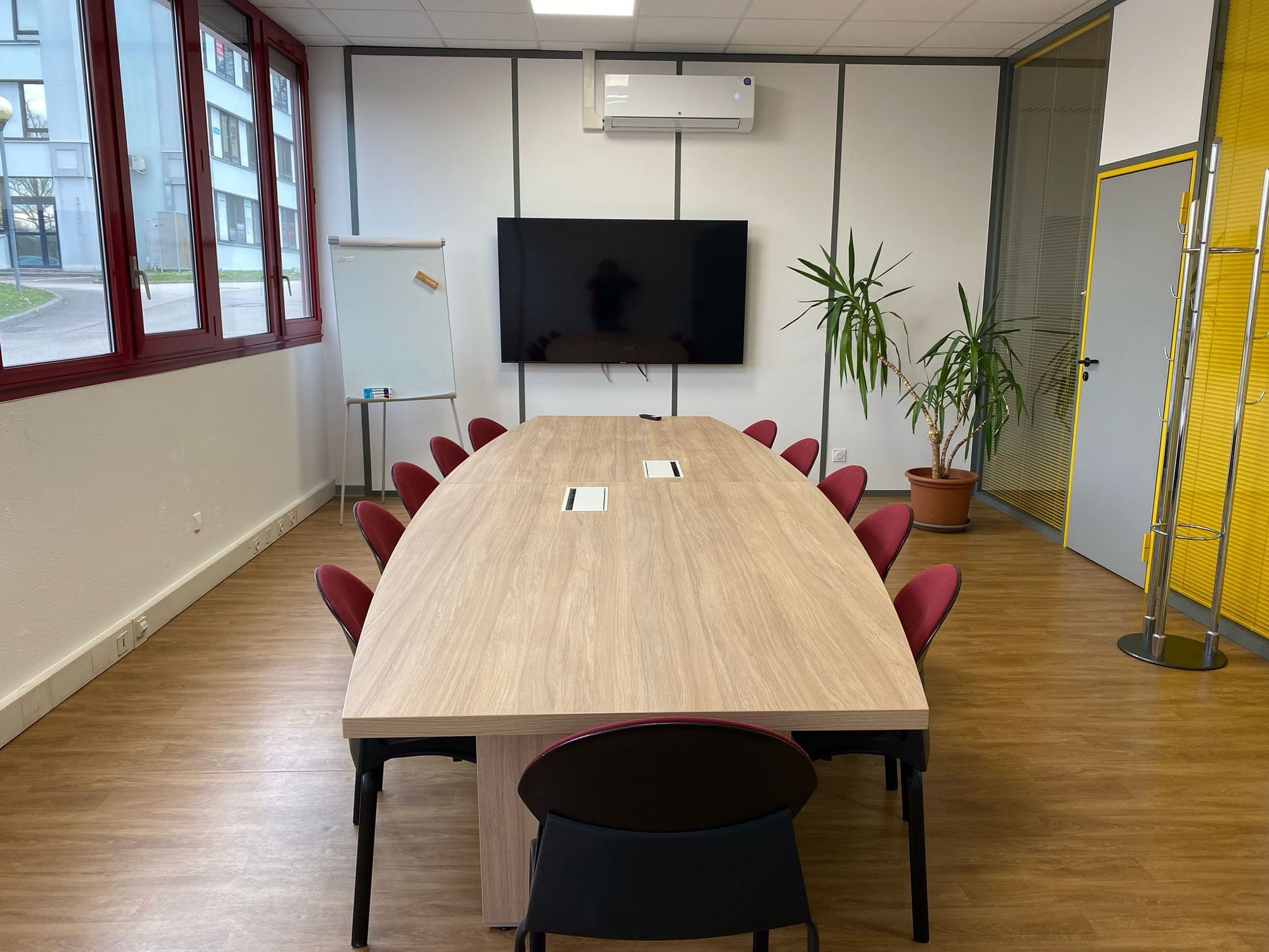 Salle de réunion 15 personnes — Coworking Besançon, Besançon