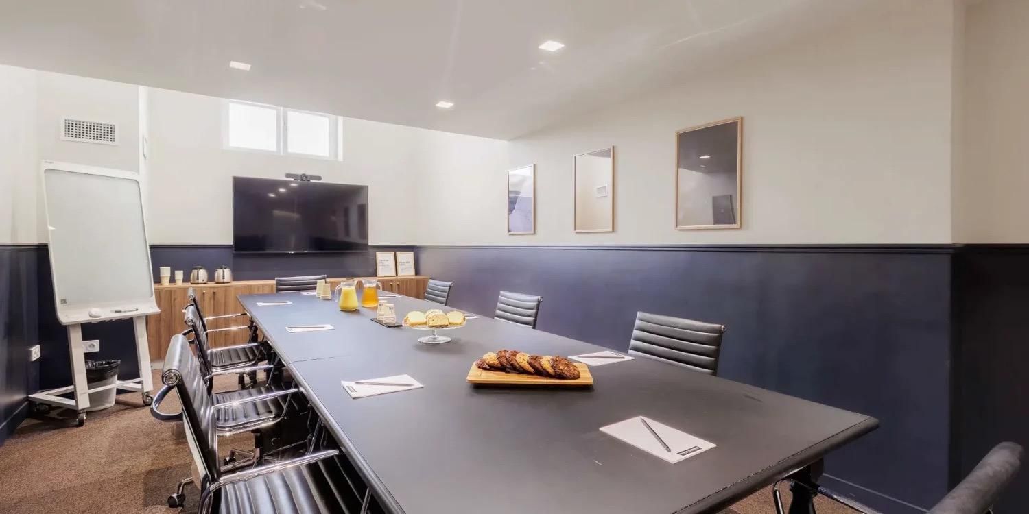 The Deep Blue Room — The Babel Community République, Marseille