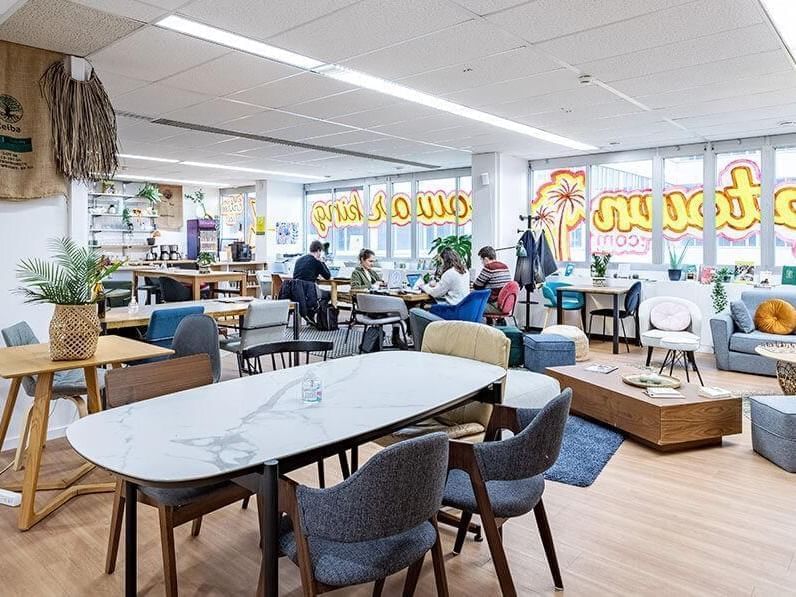 Poste de travail en open space — Hiptown Britannia, Villeurbanne