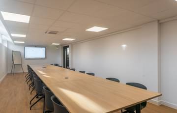Salle de réunion BORNEO 14PAX — Buro Club Strasbourg - Mundolsheim, Hœrdt