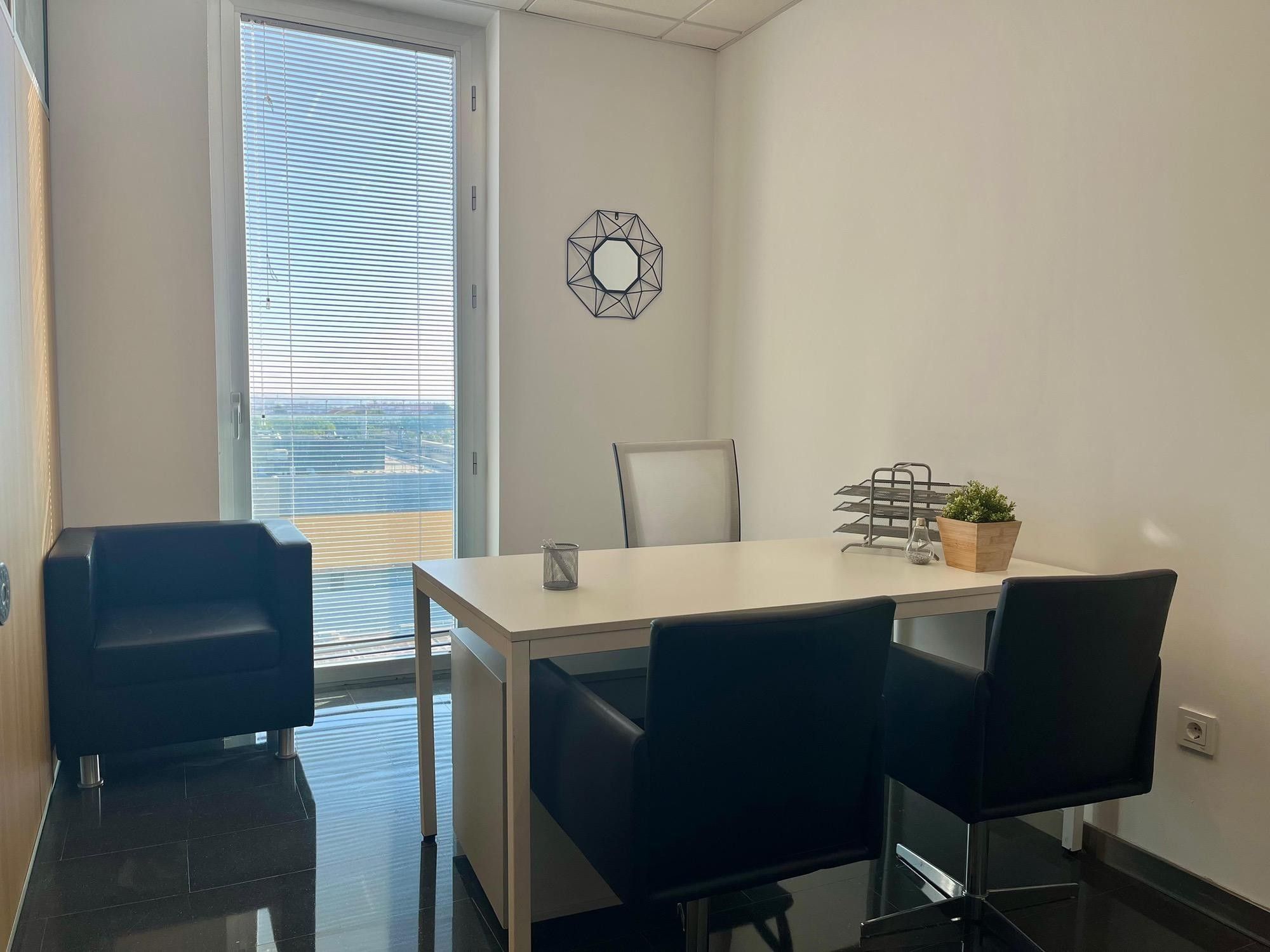 Oficina Privada 2 personas — Inn Offices Torre Aljarafe Center, Mairena del Aljarafe