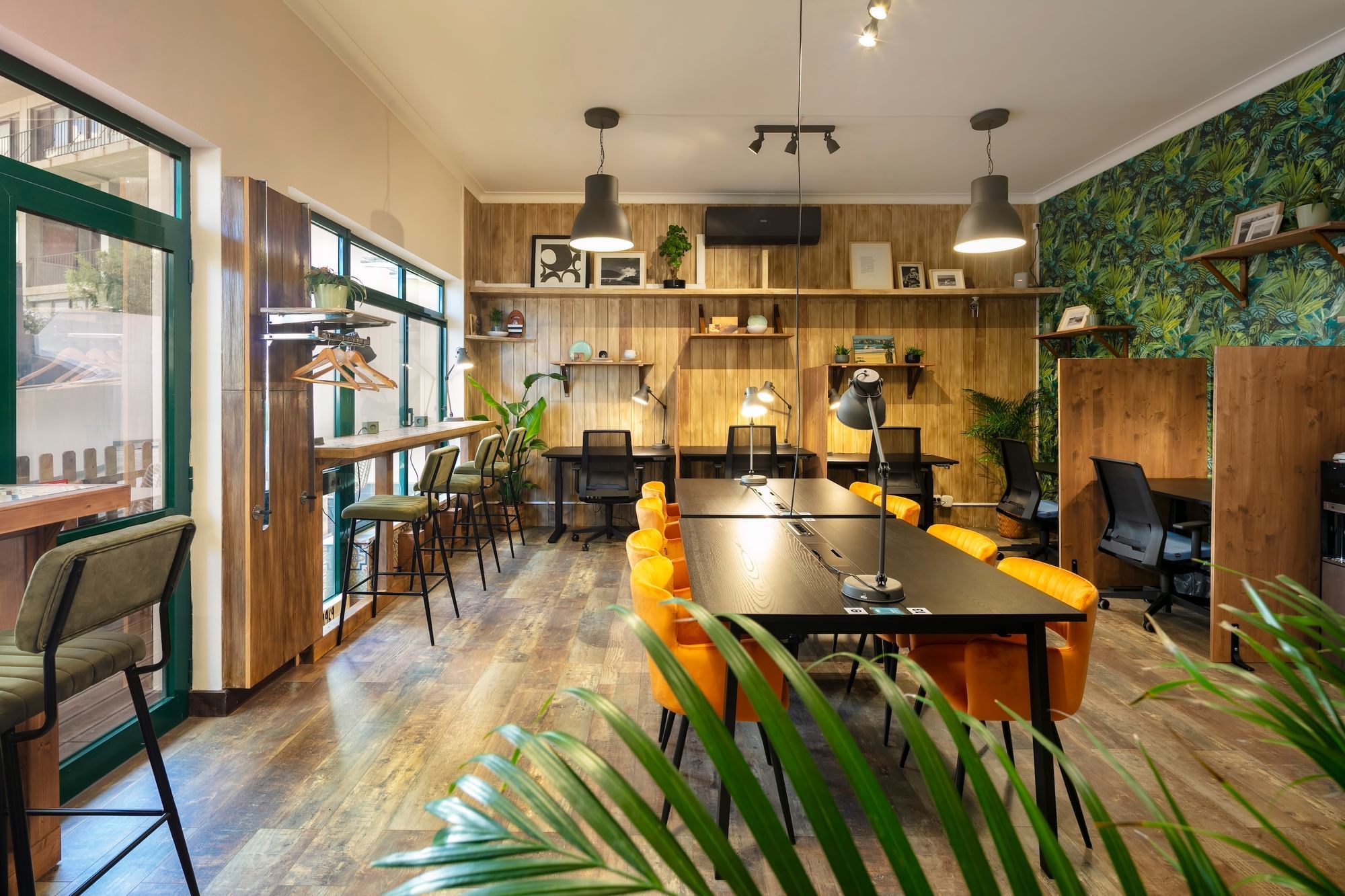 Open space dedicated desk — Rocha Beach House Portimão, Portimão