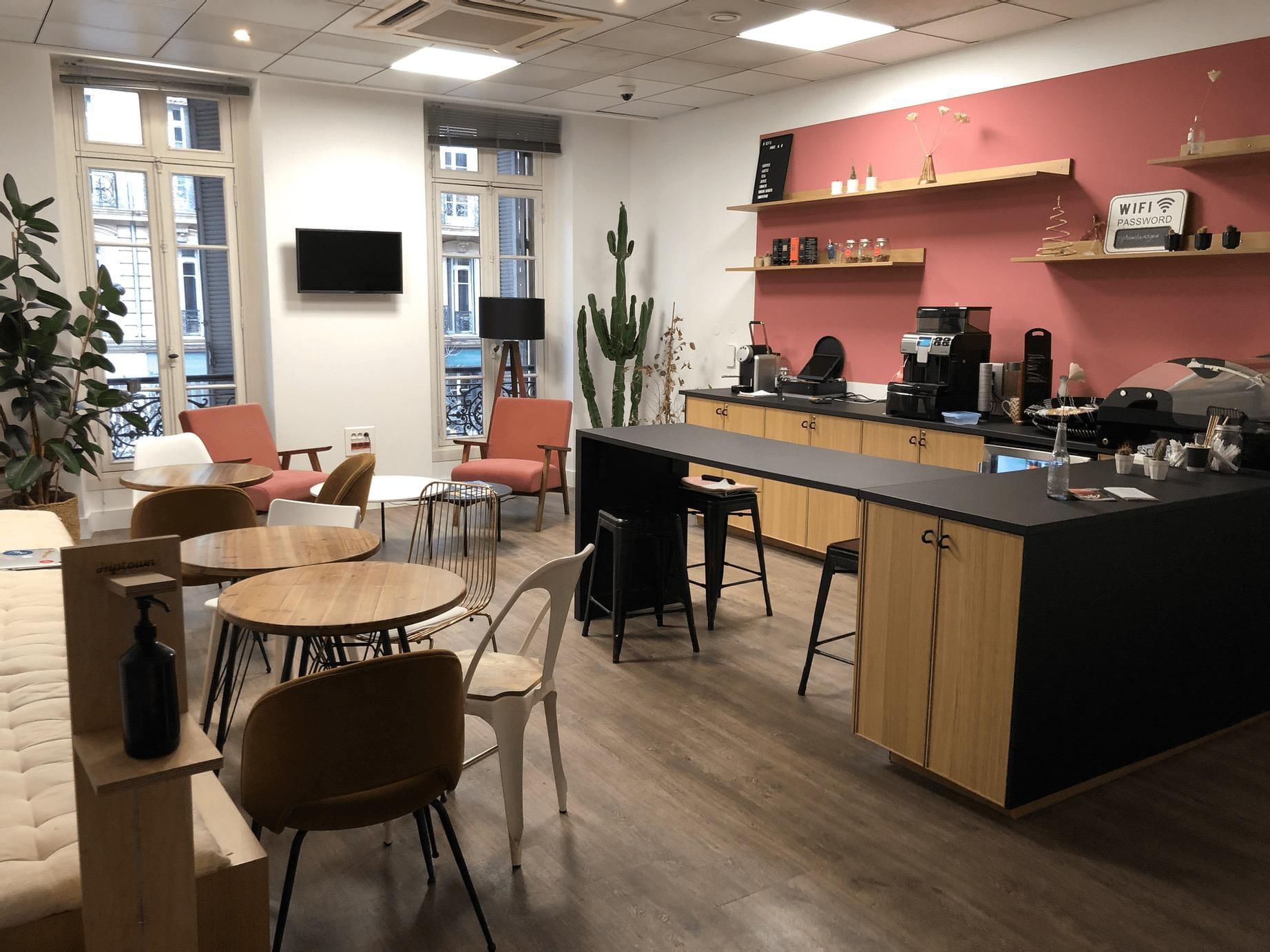 Poste de travail en open space — Hiptown Vieux-Port / République, Marseille