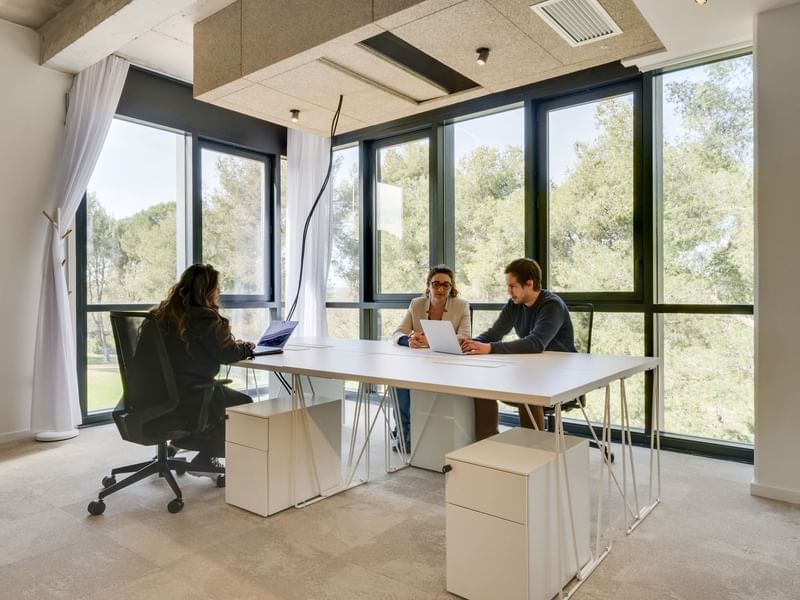 Accès Bureau privatif 3 personnes — Newton Offices Golf des Milles, Salon-de-Provence