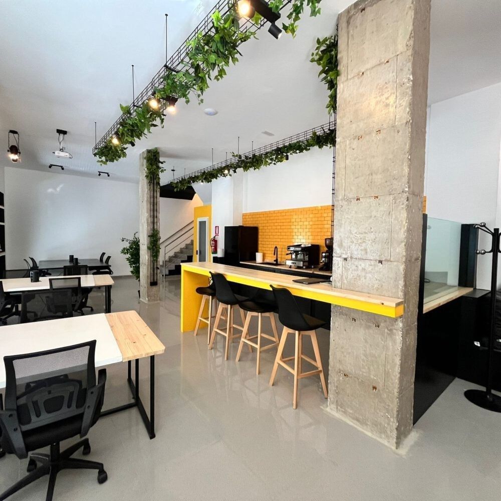 Pase hora Hot Desk / Espacio flexible — Garage Coworking Valencia Plaza Vicente Iborra , Valencia
