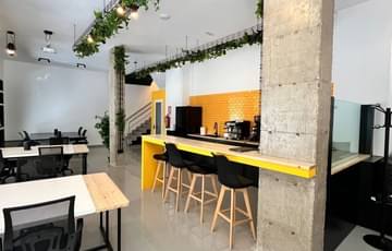 Pase hora Hot Desk / Espacio flexible — Garage Coworking Valencia Plaza Vicente Iborra , Valencia