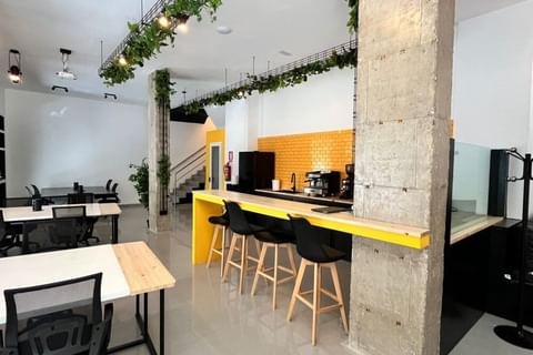 Coworking day pass — Garage Coworking Valencia Plaza Vicente Iborra , Valencia