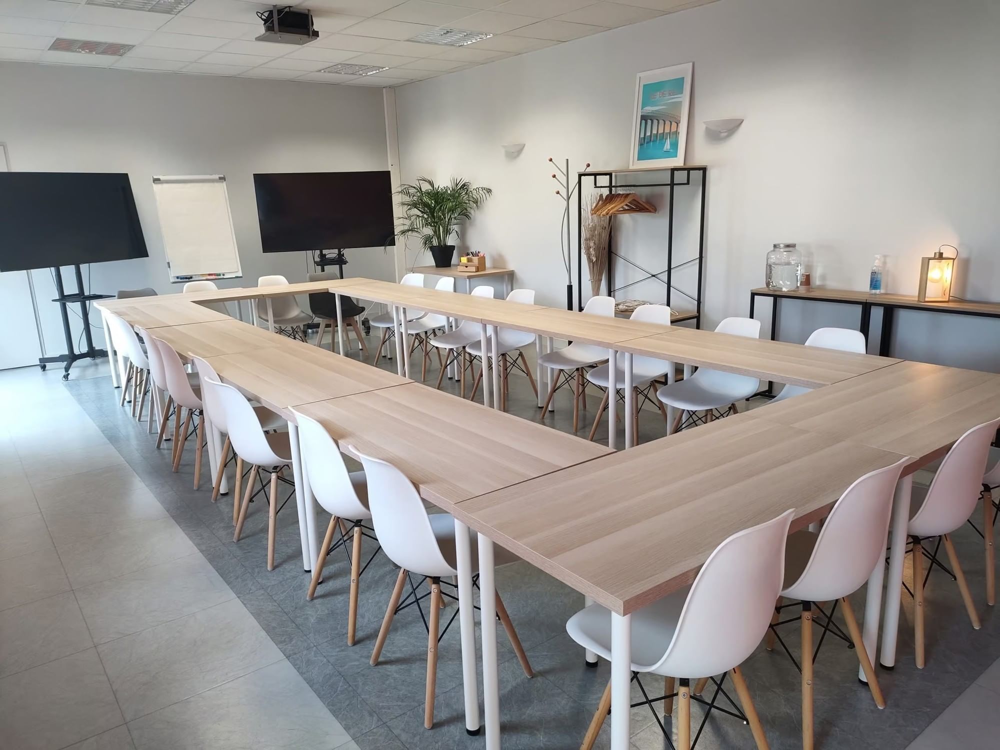 Salle de réunion Bâbord — S-PACE Business Center, La Rochelle