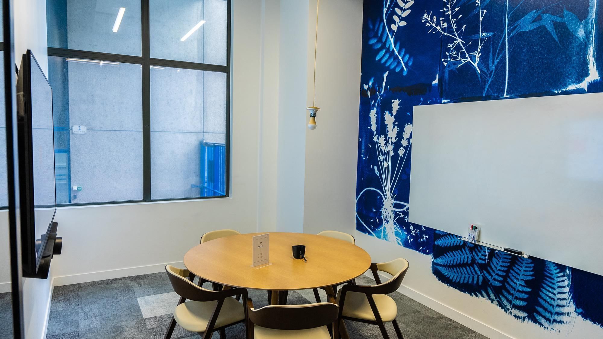 Salle de réunion 4 personnes — Future4care, Ivry-sur-Seine