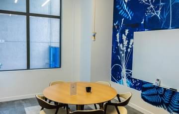 Salle de réunion 4 personnes — Future4care, Ivry-sur-Seine