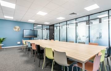 Salle Bordeaux - 20 personnes (45 m²) — B'CoWorker Strasbourg Schiltigheim, Strasbourg