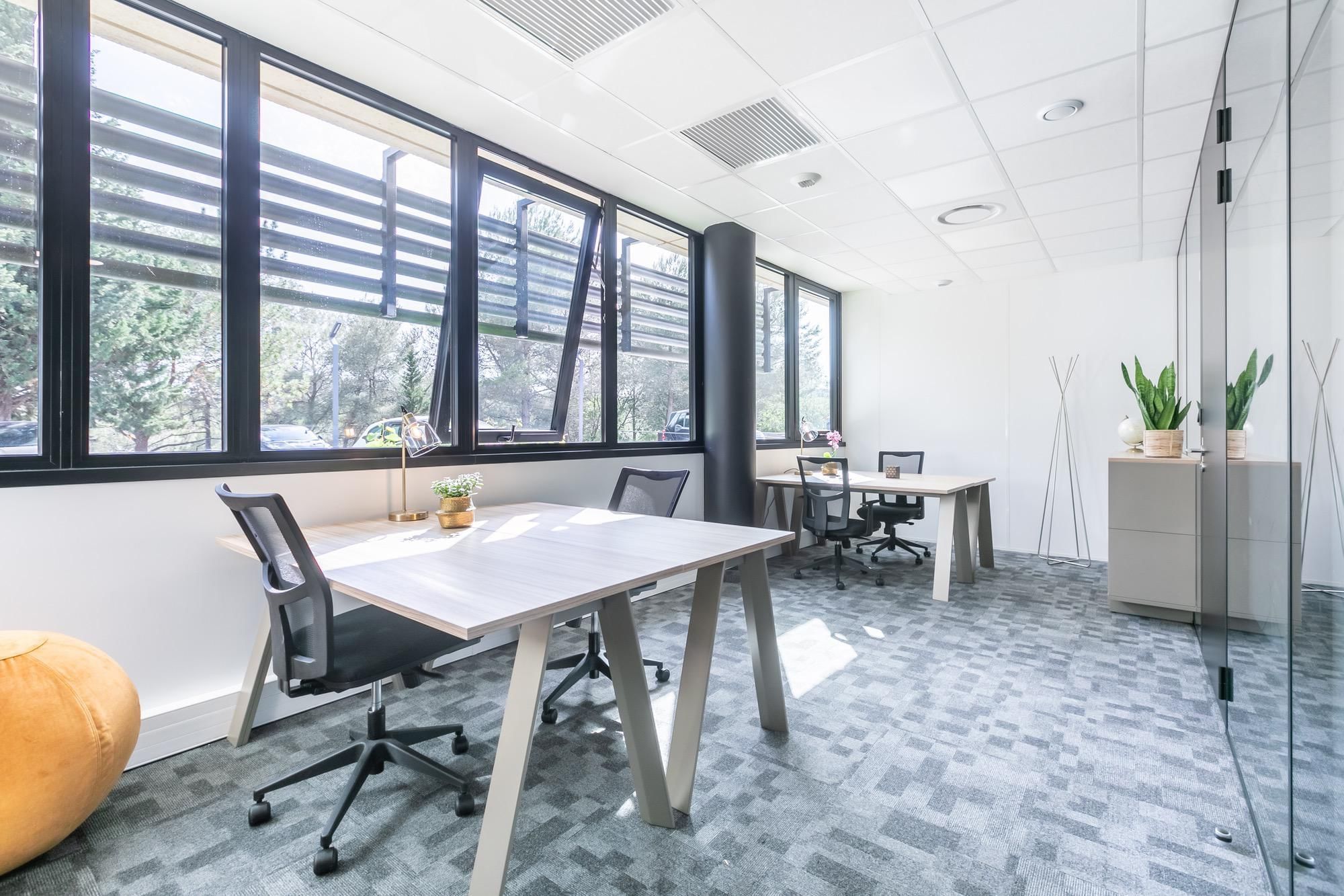 Bureau standard 4 postes — B'Coworker Sophia Antipolis, Sophia Antipolis