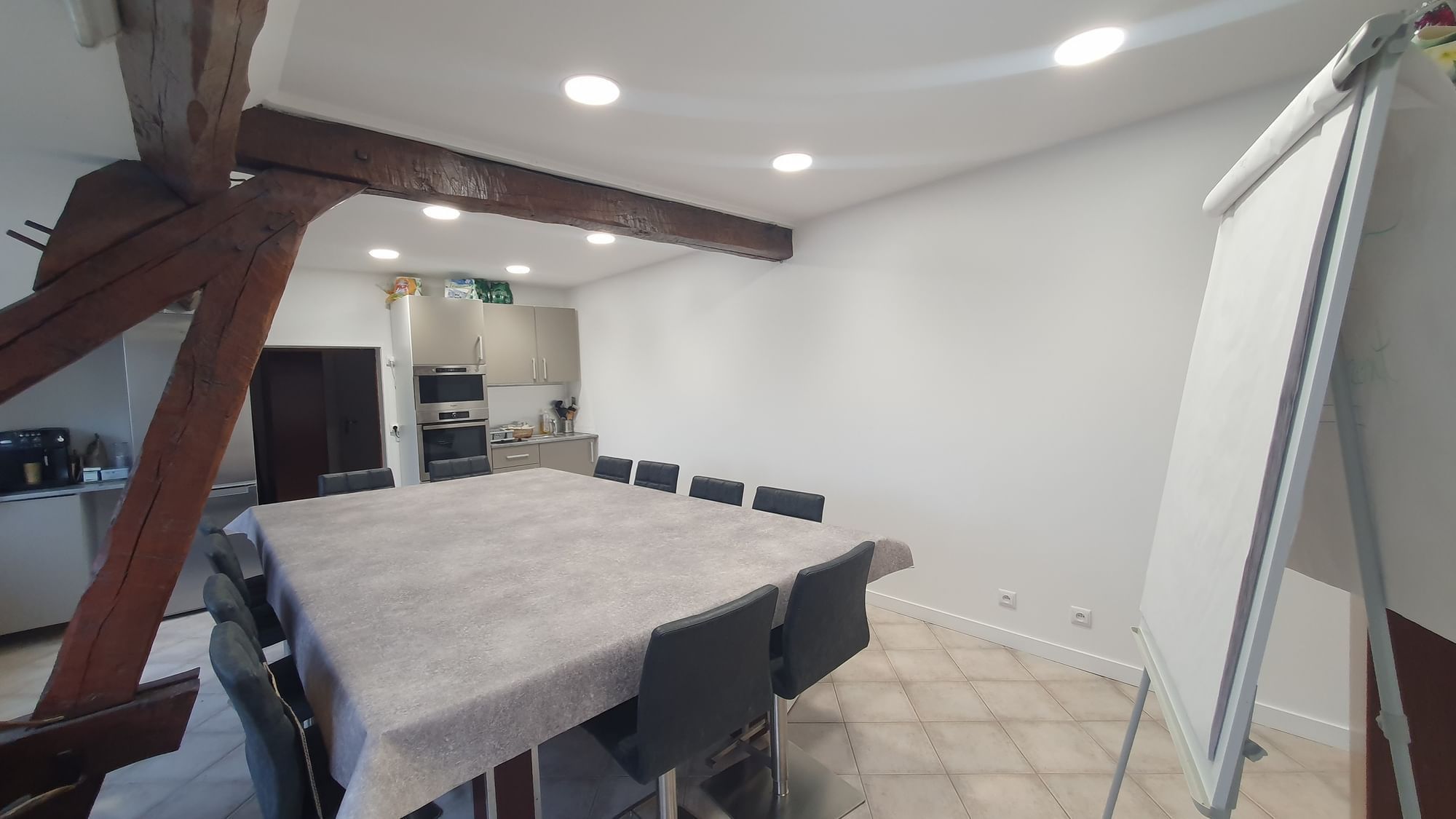 Salle de Réunion 10/12 personnes — GINKO SPACEWORKING, Serris