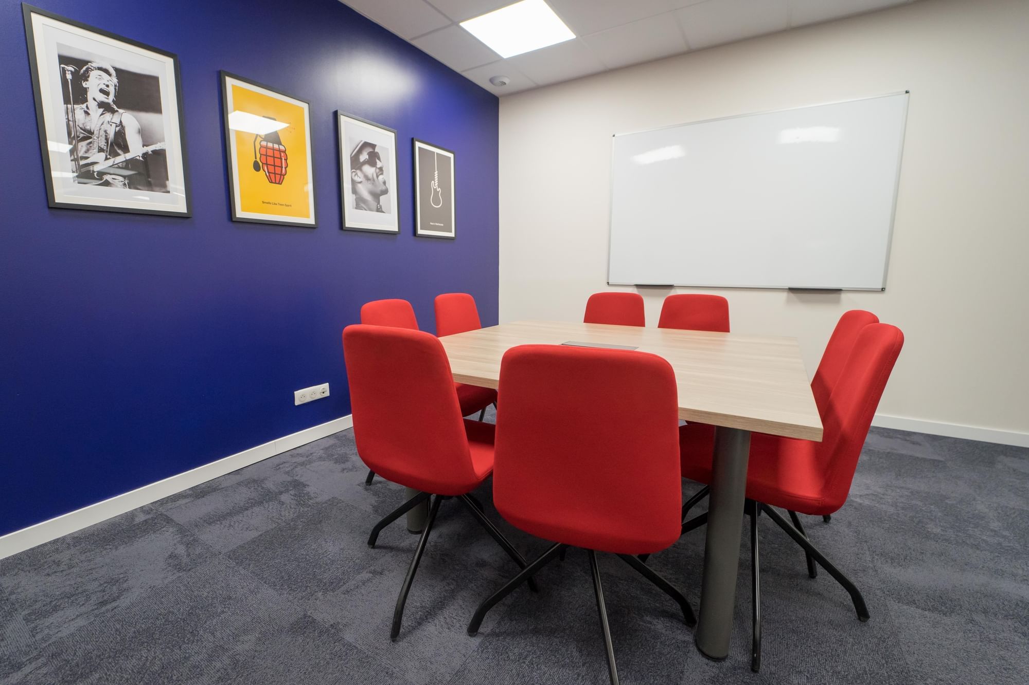 Salle de réunion 8 personnes - Metallica — Sundesk Valbonne, Sophia Antipolis