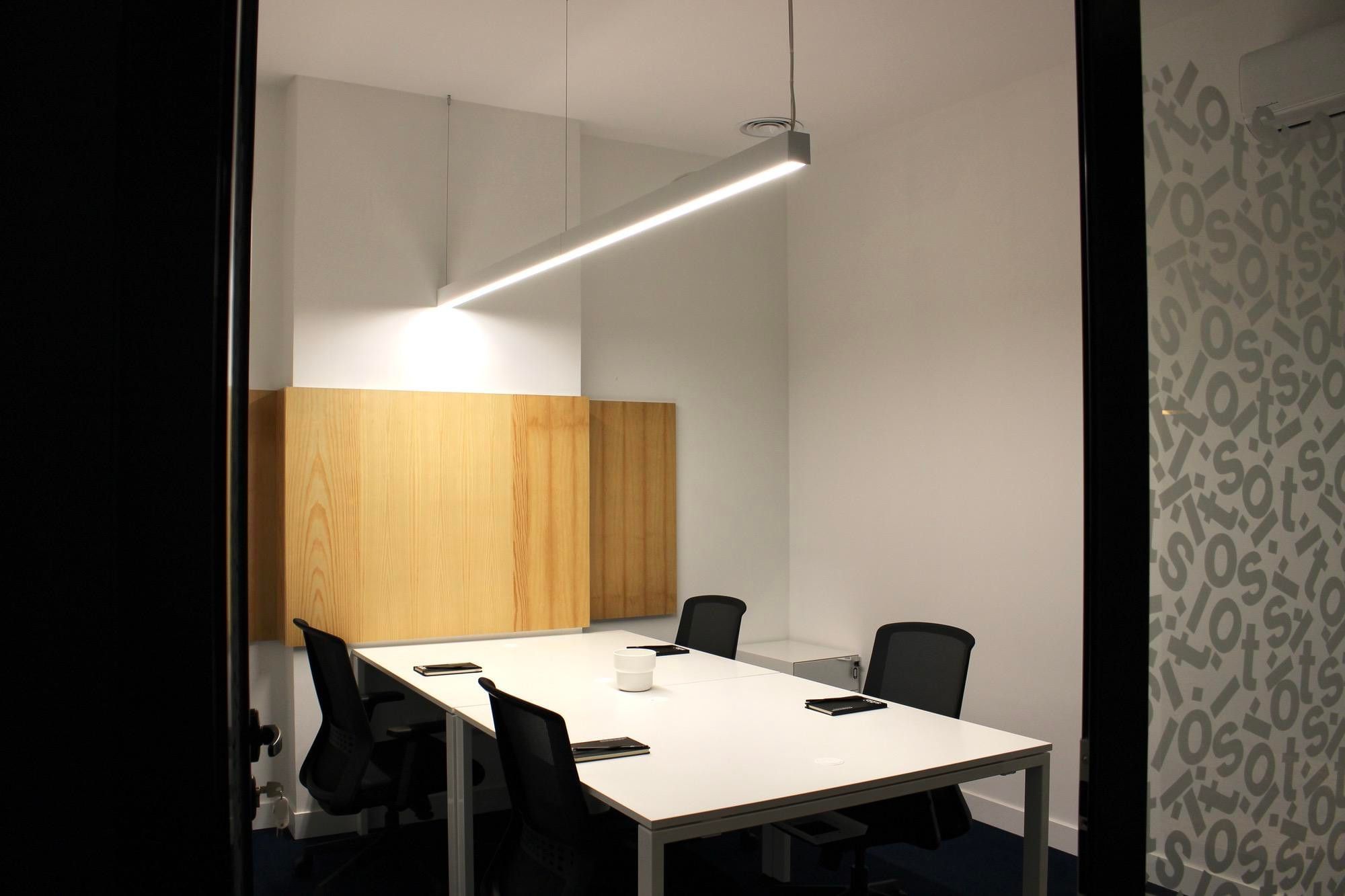 Meeting room 1 - 5 pax — Sitio Work Campo Alegre, Matosinhos