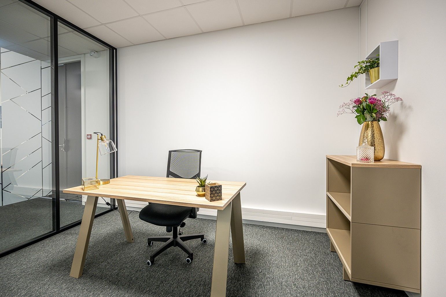 Bureau B37 - 1 poste (8m²) — B'CoWorker Strasbourg Schiltigheim, Hœrdt