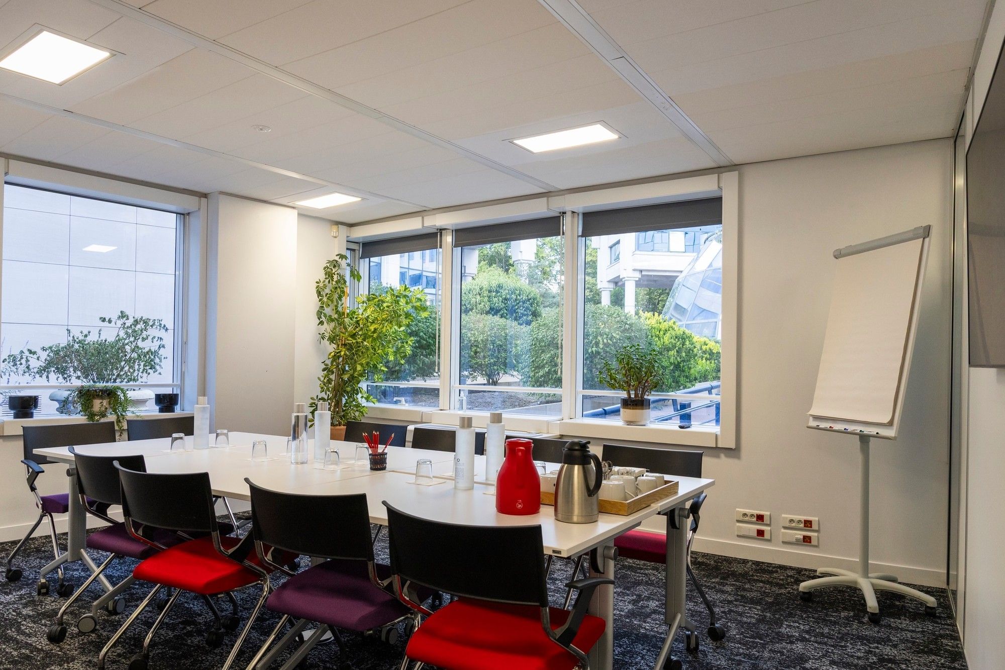 Salle de réunion 25m2 — Emergence Issy-les-Moulineaux, Issy-les-Moulineaux