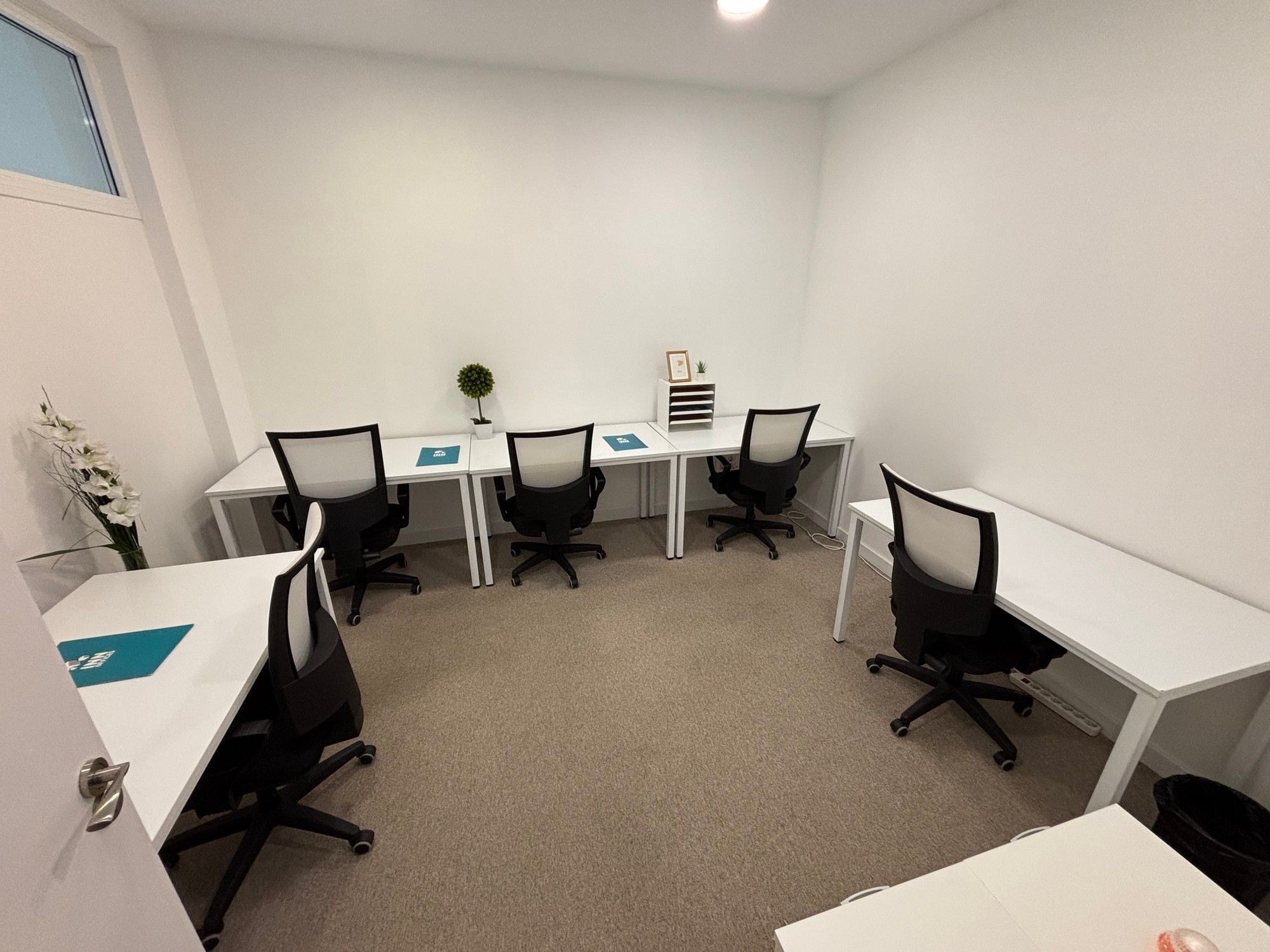 Oficina Privada 5 personas — Inn Offices Torre Del Oro, Seville