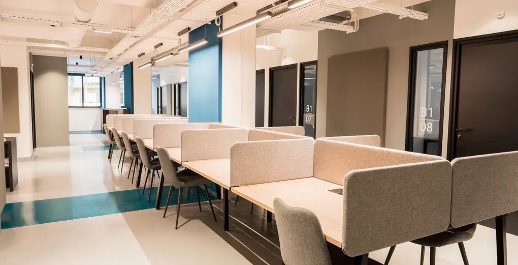 Poste en coworking — The Office , Nice