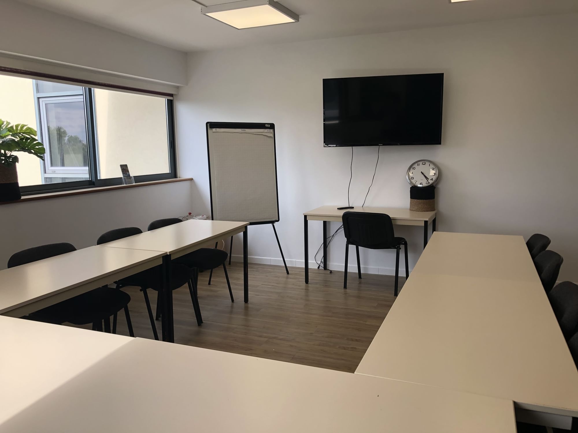 Salle de réunion 25m2 (SR2) — Centre d'affaires Economis, Avignon