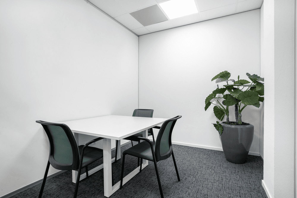 Regus FUKUOKA, JR JP Hakata Building, Meeting room CM-350, Fukuoka