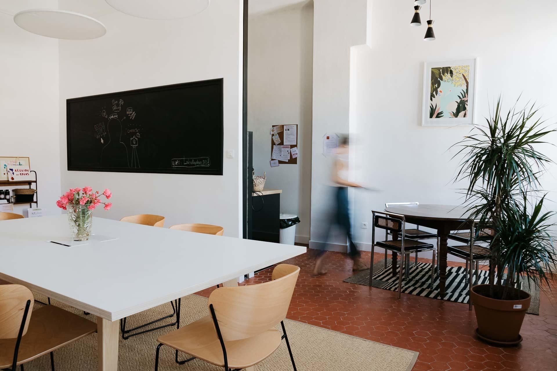 Salle de réunion 6/10 personnes (-30% organisme de formation) — La Belle Place, Toulon