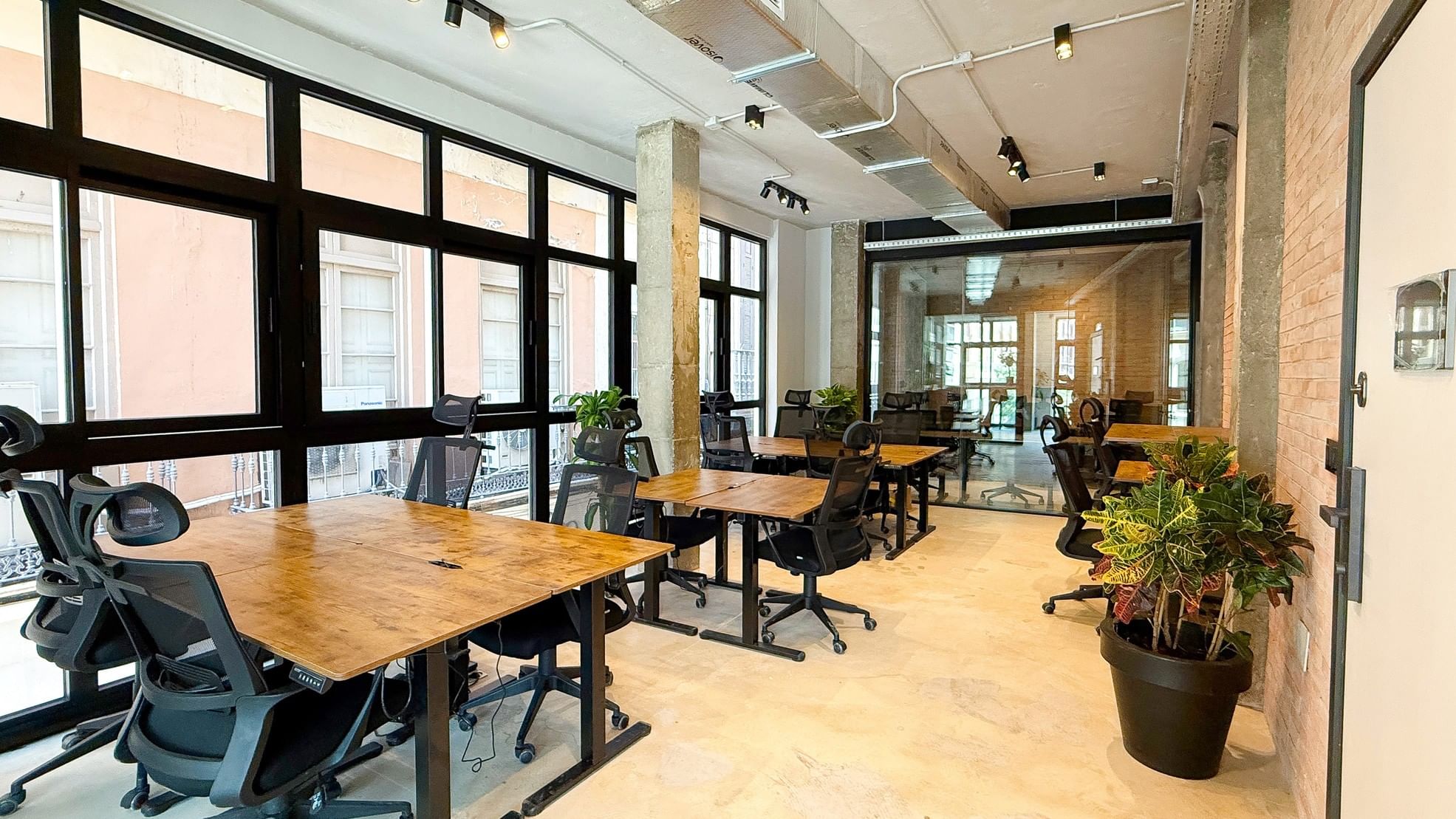 Open space Nomad — Momentum Plaza Malaga, Málaga