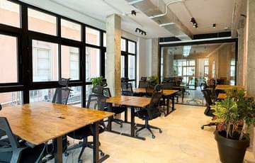 Open space Nomad — Momentum Plaza Malaga, Málaga