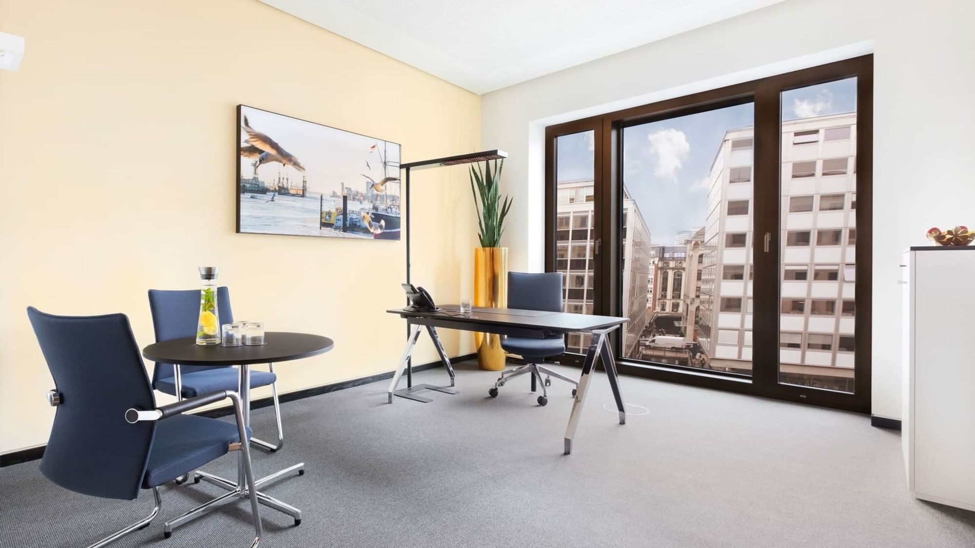 Private office for 3 persons — Contora Office Solutions - Hamburg Alter Wall, Hamburg