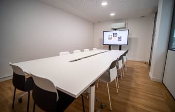 Salle de réunion 12 personnes — T10, Auxerre