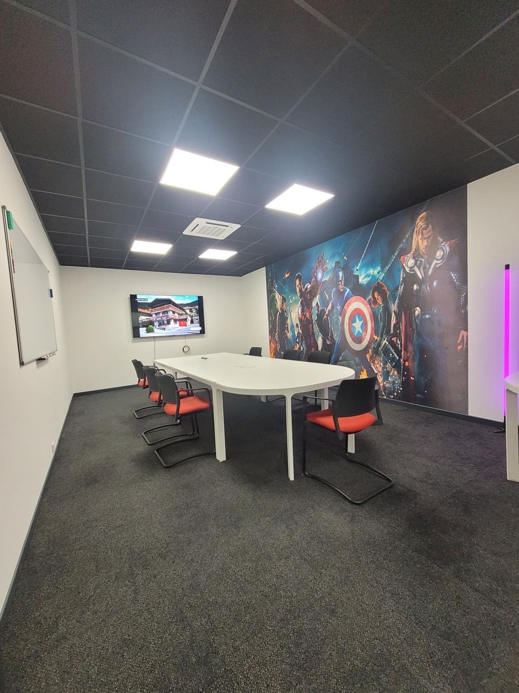 Salle Marvel — Community Work, Roanne