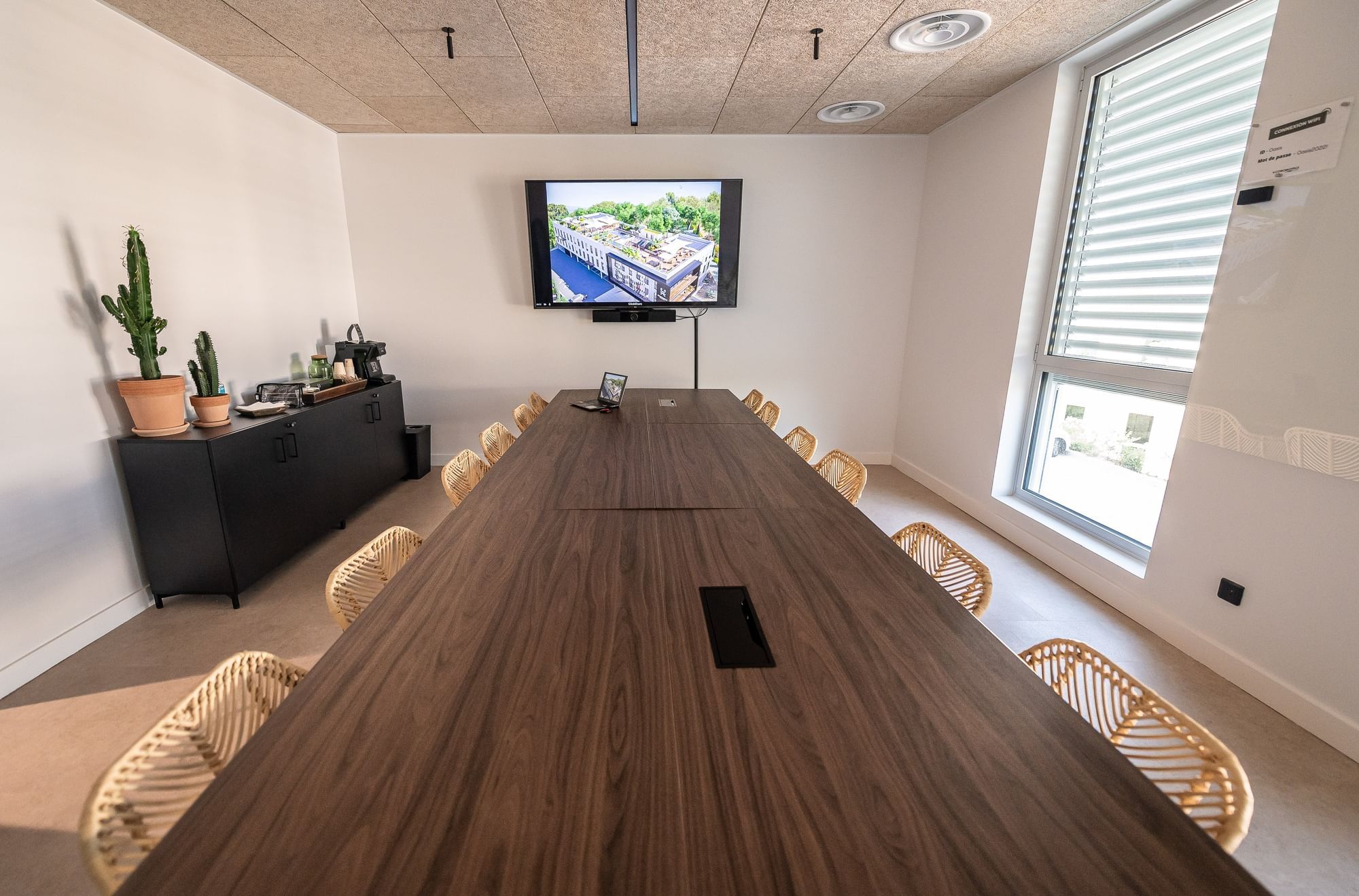 Salle de réunion Oasis - 12 personnes  — Coloft Sophia Antipolis, Cannes