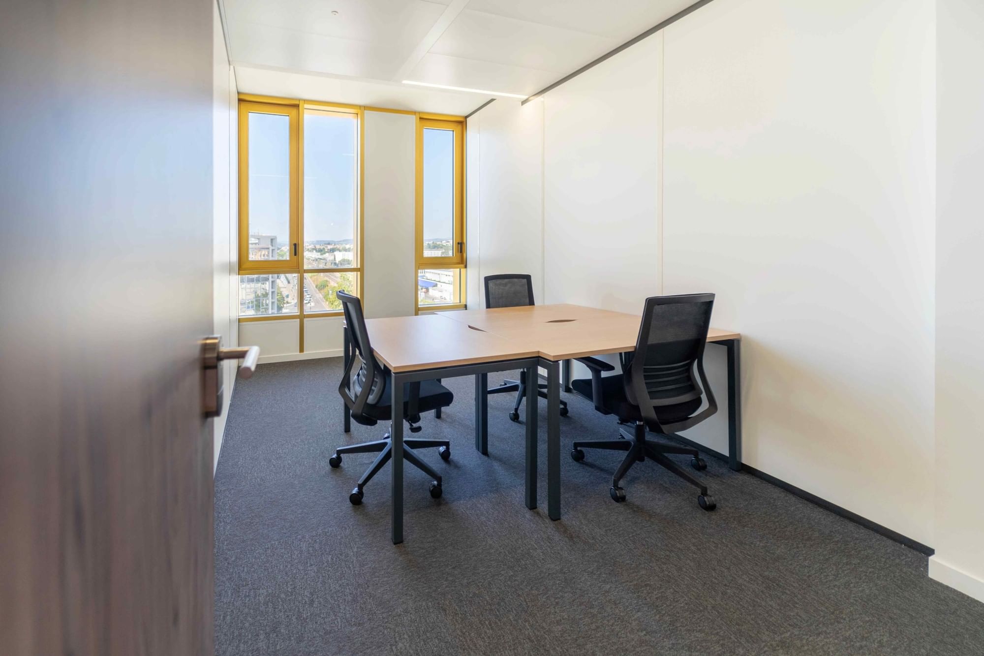 Bureau privé - 2/3 Postes — Sundesk Grand Arenas, Nice