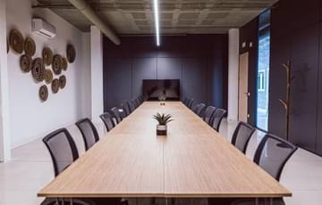 Salle 25 personnes + terrasse — Bureaux & Co Aix en Provence Crossroad, Salon-de-Provence