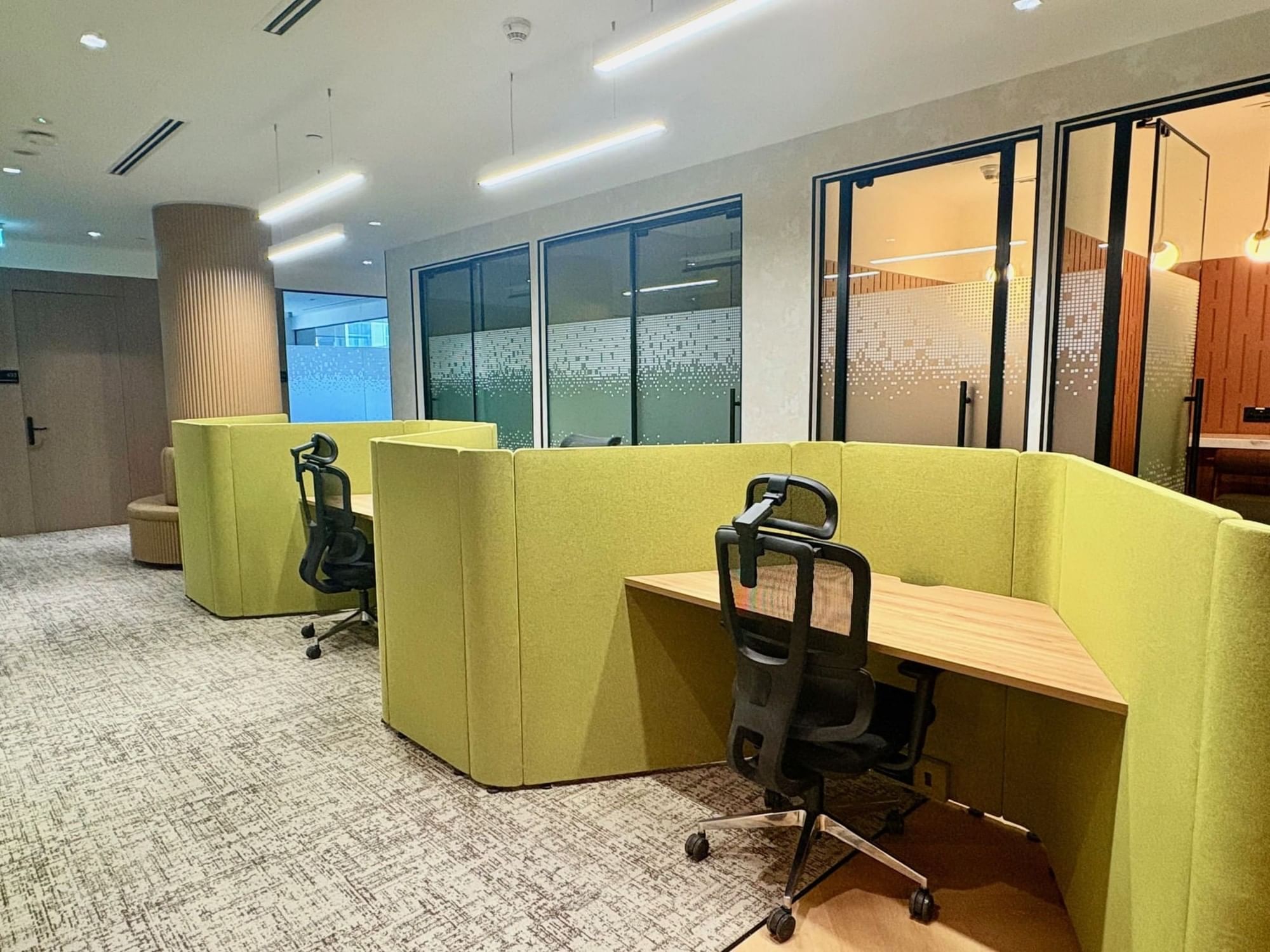 Open space Nomad — CorporatEdge Business Center Dubai, Dubai
