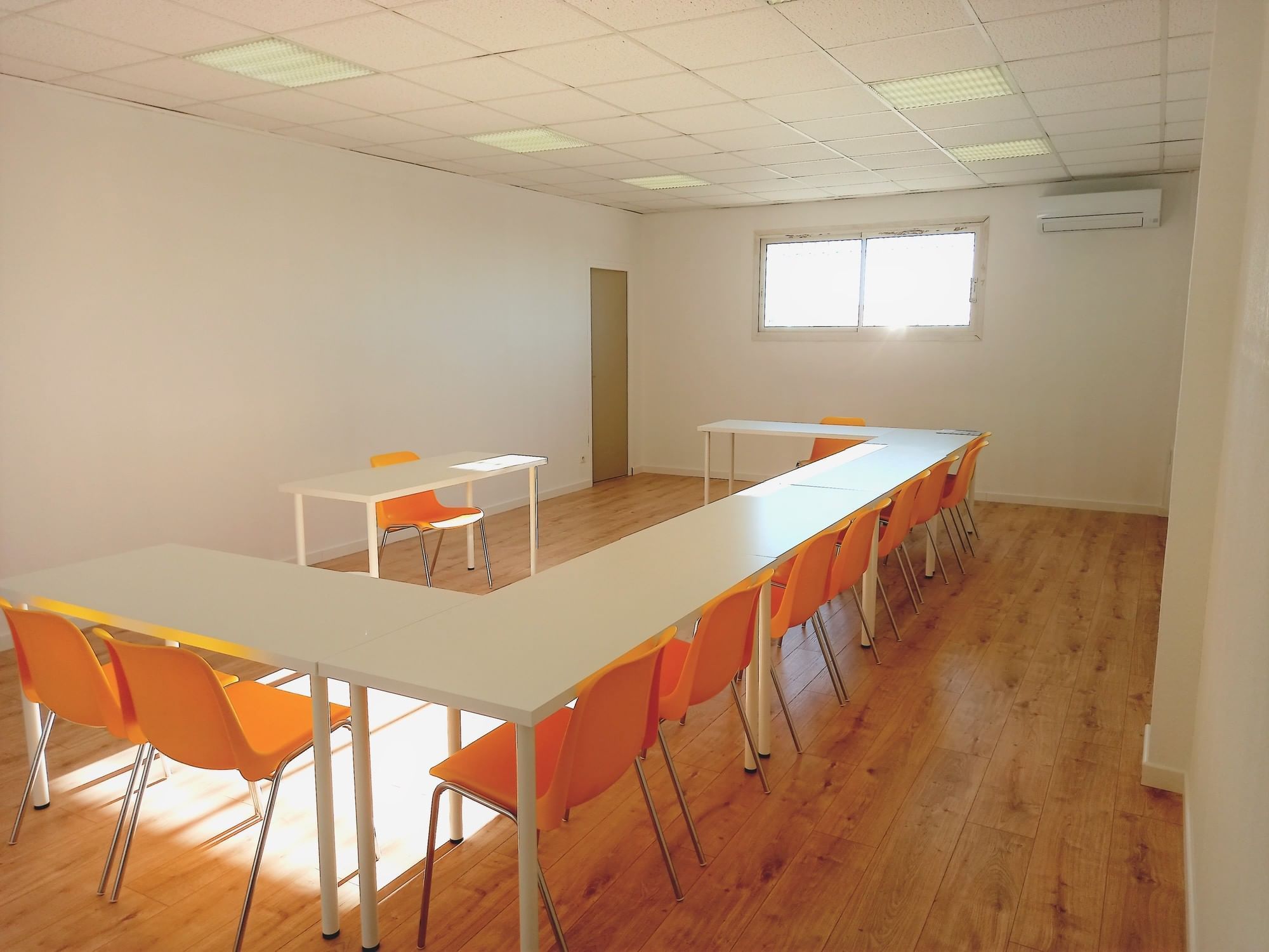 Salle de réunion 12 places — Colibri, Boujan-sur-Libron