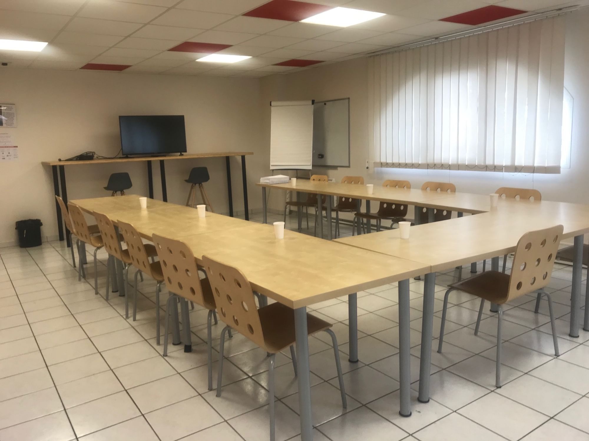 Salle rouge de 10 à 40 pers. — Le Check In, Annecy