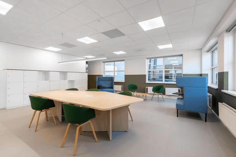 Coworking journée — Spaces ROTKREUZ, Spaces Suurstoffi, Zoug