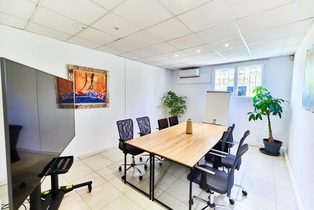 La Salle De Réunion Geze — L'Équateur, Marignane